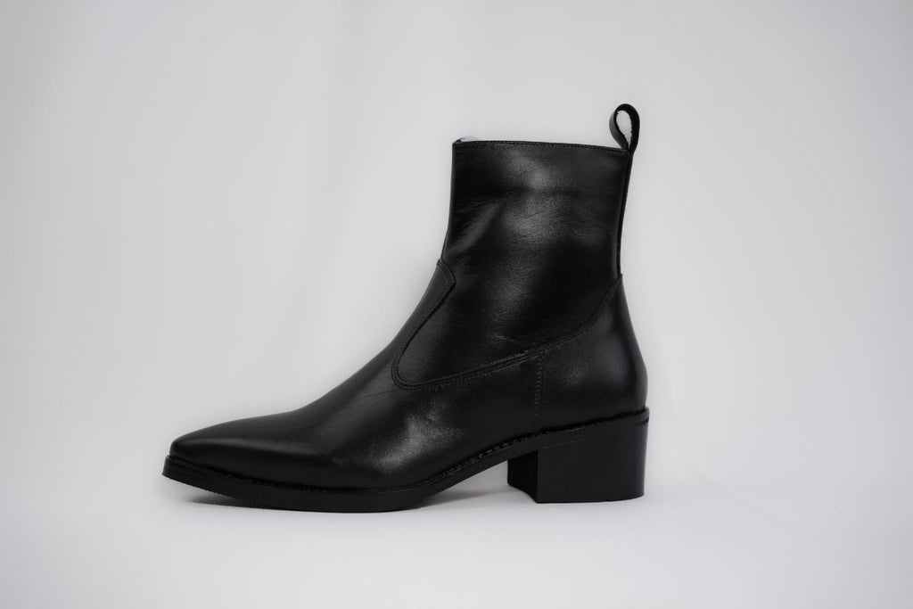 Onyx Calfskin boots