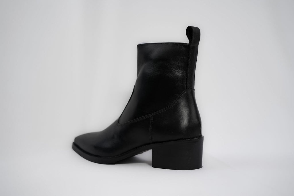 Onyx Calfskin boots