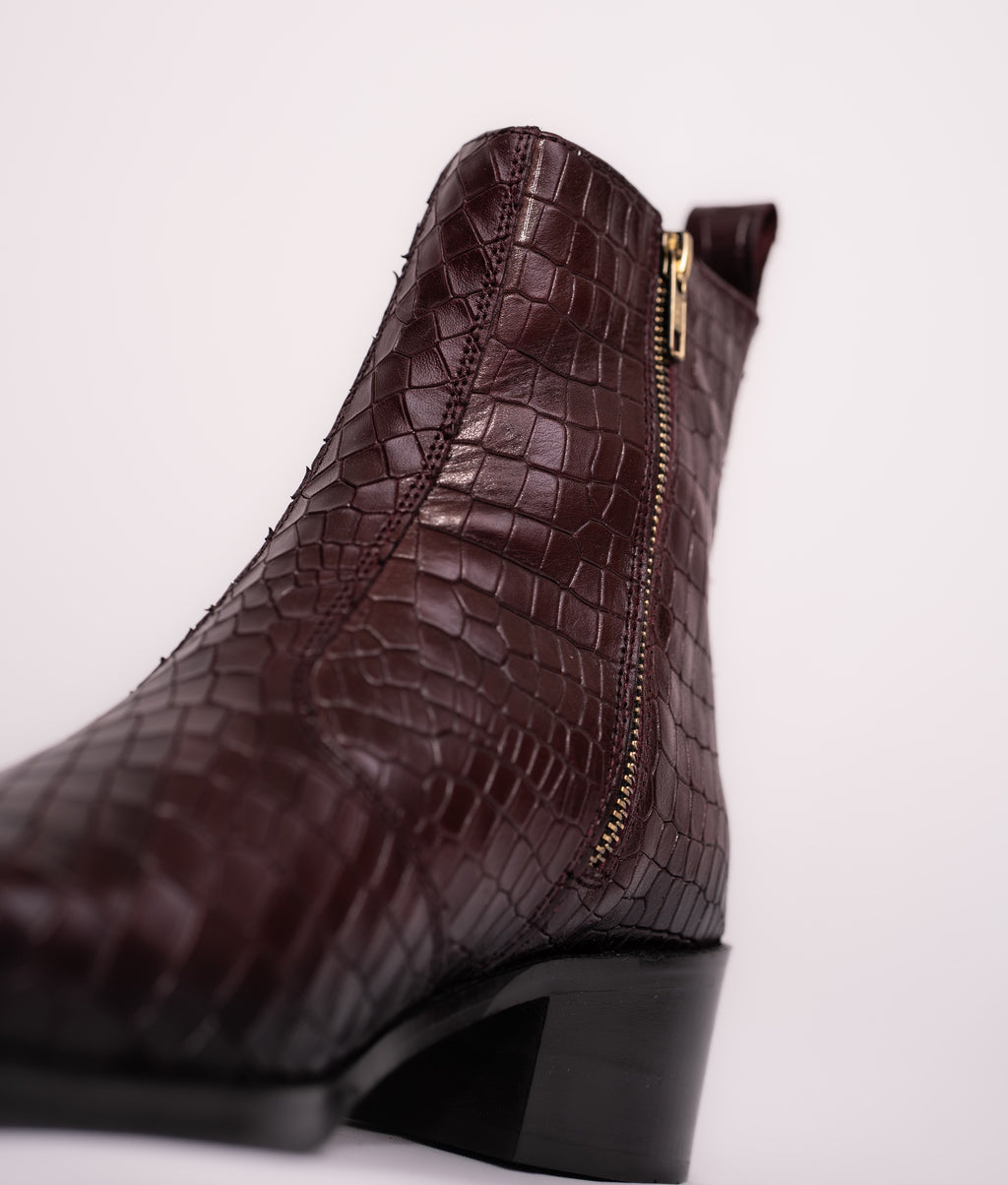 Burgundy Mamba