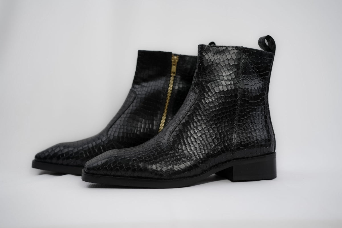 Onyx Krait chisel toe boots
