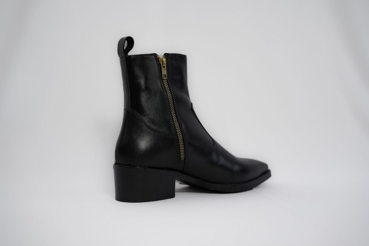 Onyx Calfskin boots