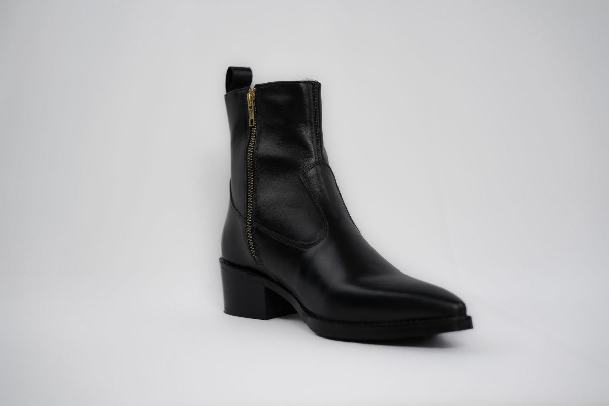 Onyx Calfskin boots