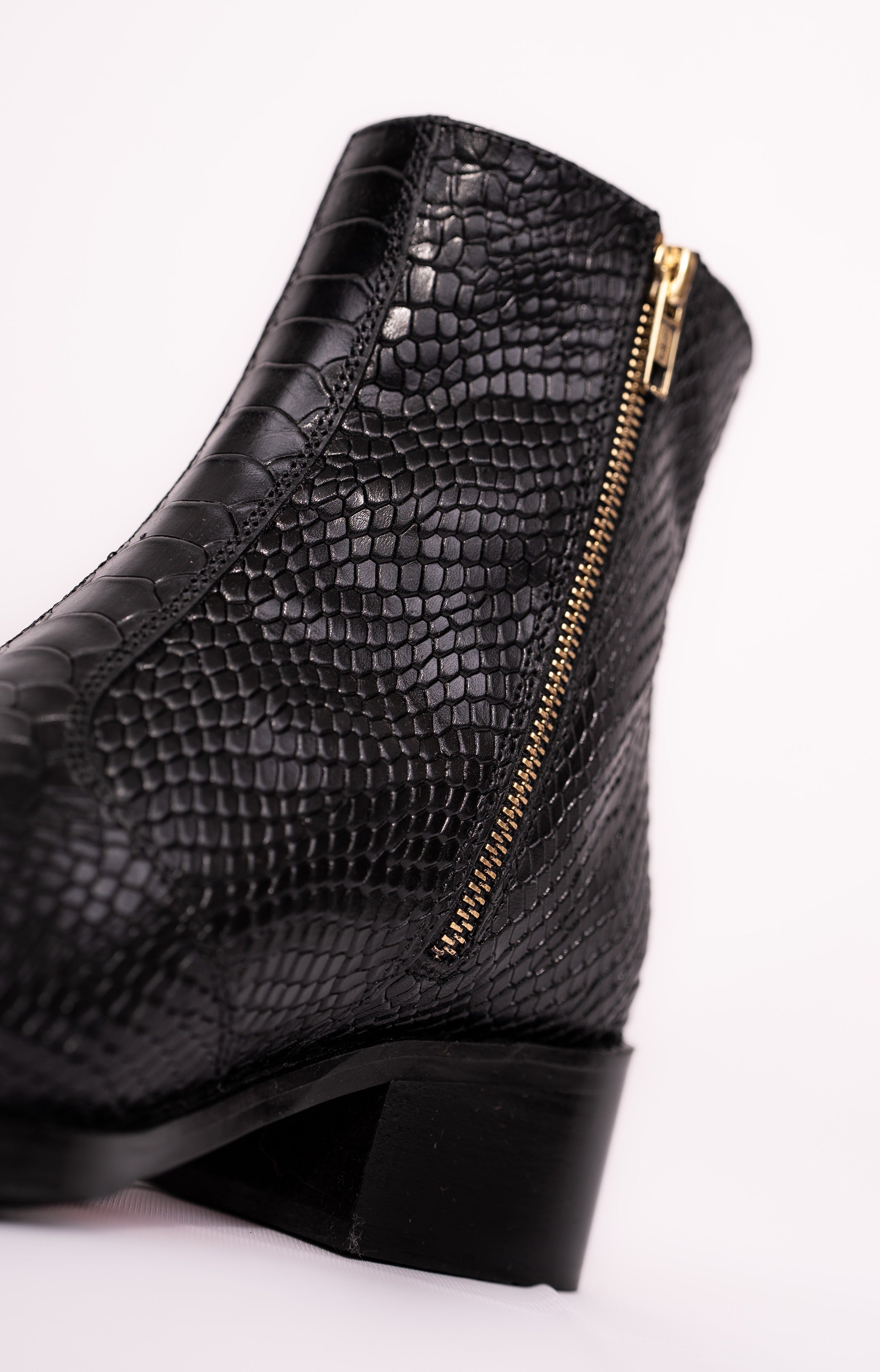 Onyx Mamba Boots