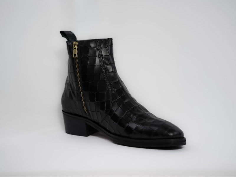 Onyx Caiman flat boots