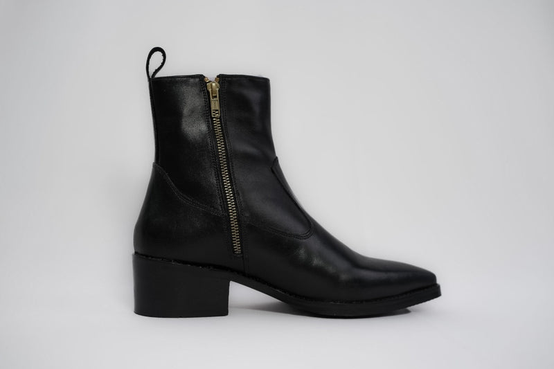 Onyx Calfskin boots