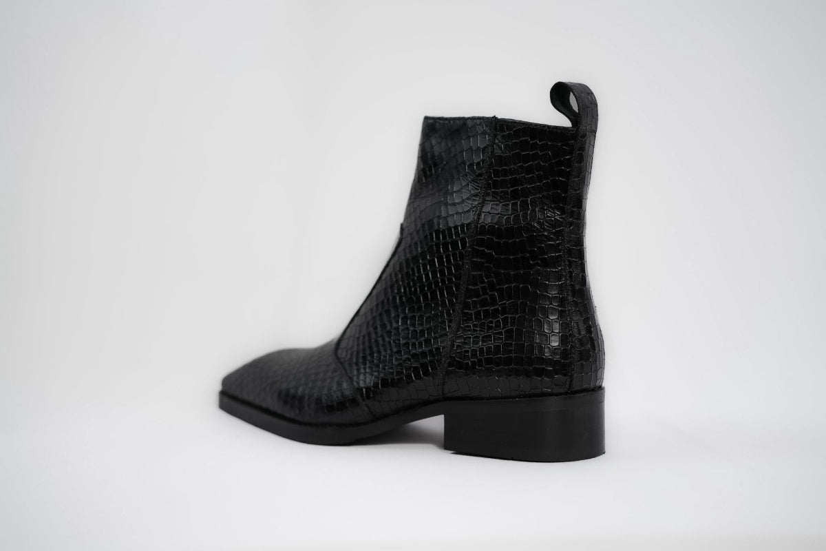 Onyx Krait chisel toe boots