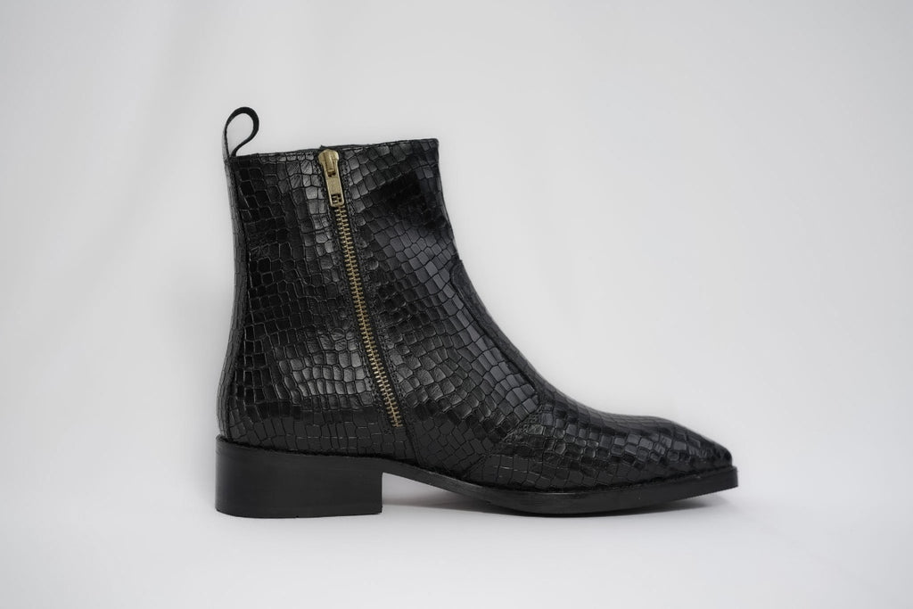 Onyx Krait chisel toe boots