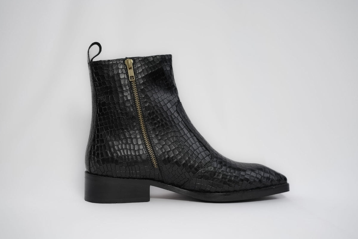 Onyx Krait chisel toe boots