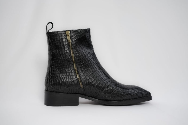 Onyx Krait chisel toe boots