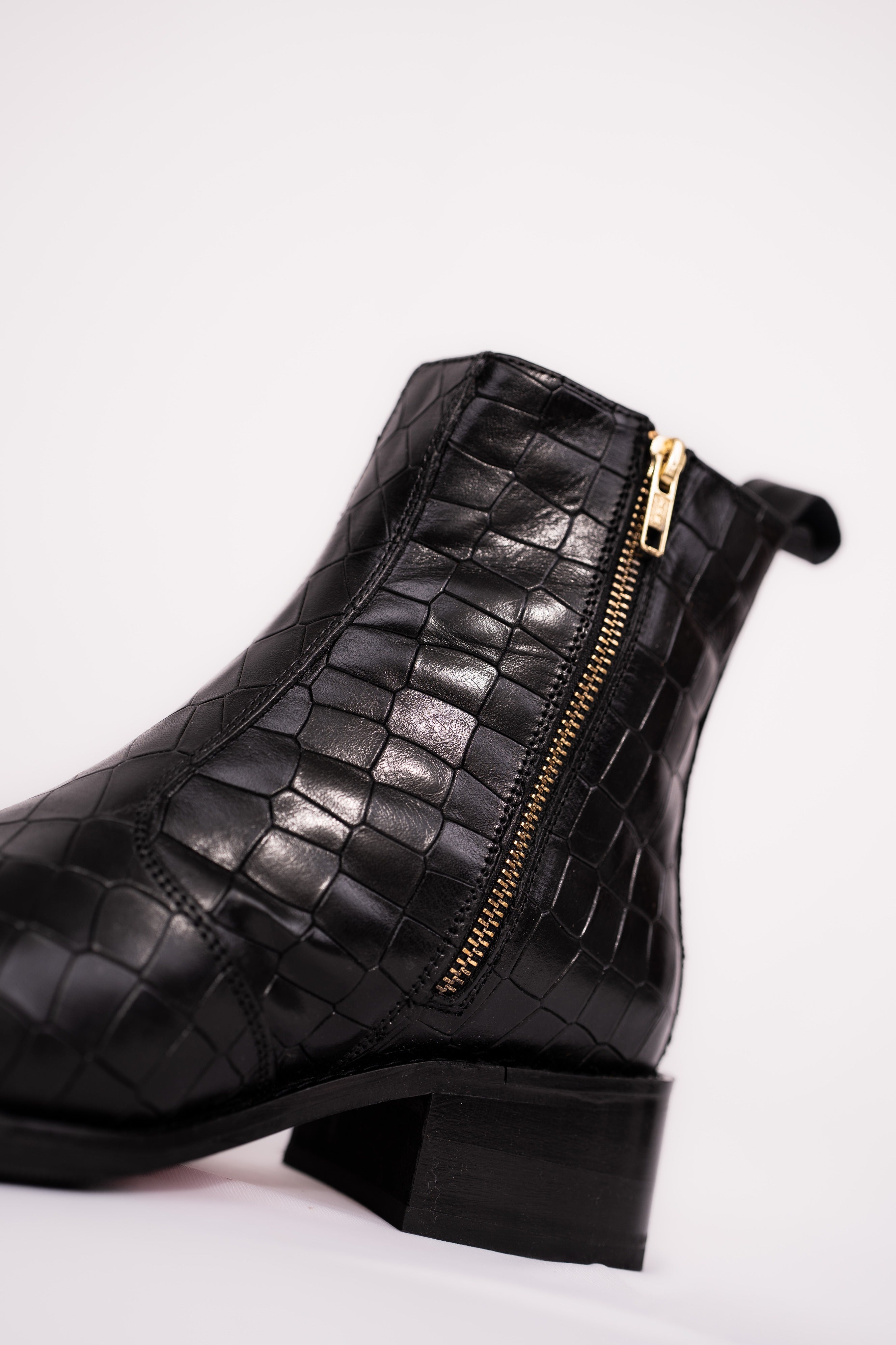 Onyx Caiman Boots